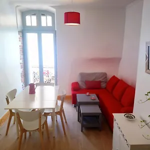 Joli Duplex Avec Balcon Et Vue Sur Place Du Centre Historique ! Apartamento